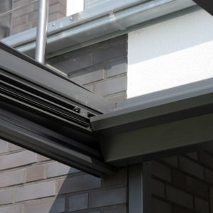 terrassendach-serie-veranda-unterglasmarkise-zipstore-spotlights-flachdach-glasschiebetueren-16